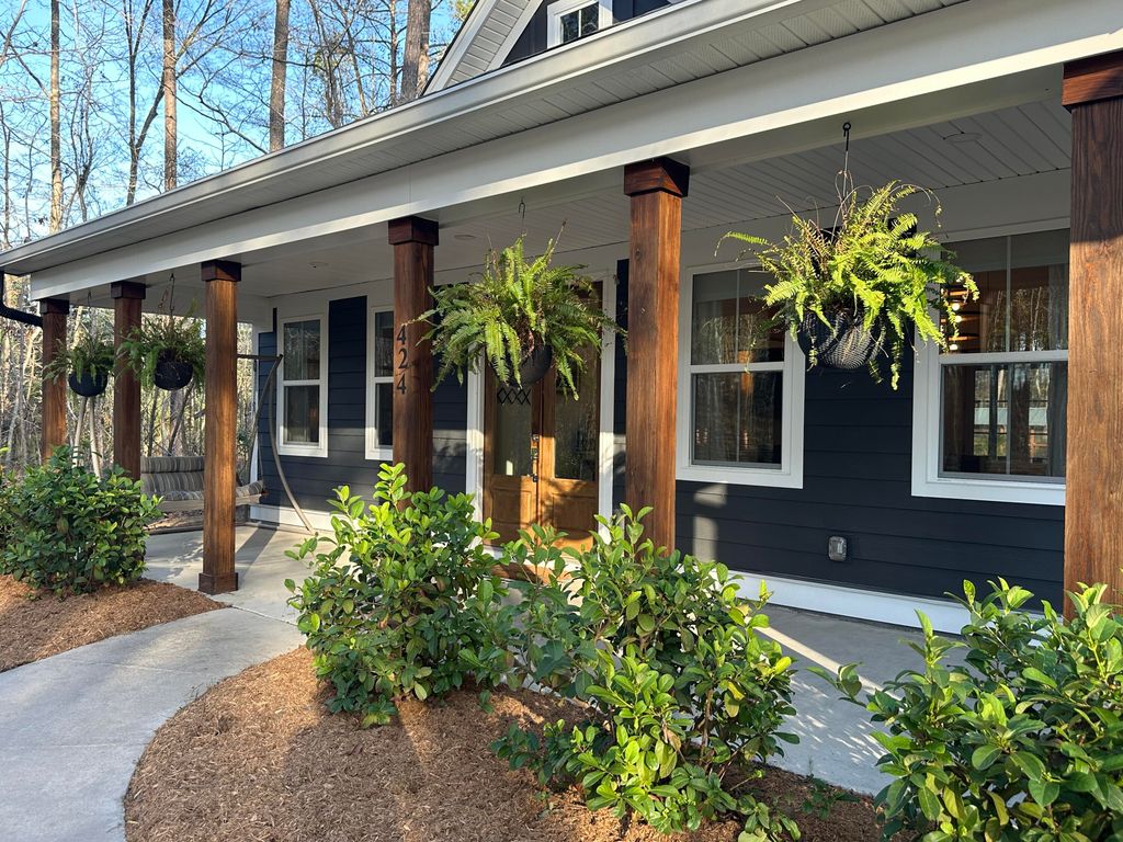 Image 5 of property listing at 424 Myers Mayo Road, Ridgeville, SC 29472