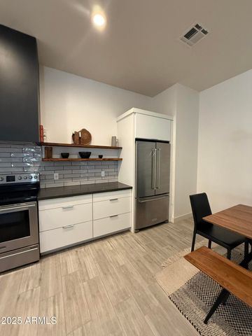 2914 N 47th Street, Phoenix, AZ 85018