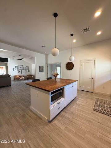 2914 N 47th Street, Phoenix, AZ 85018