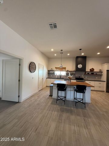 2914 N 47th Street, Phoenix, AZ 85018