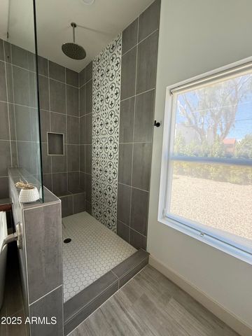 2914 N 47th Street, Phoenix, AZ 85018