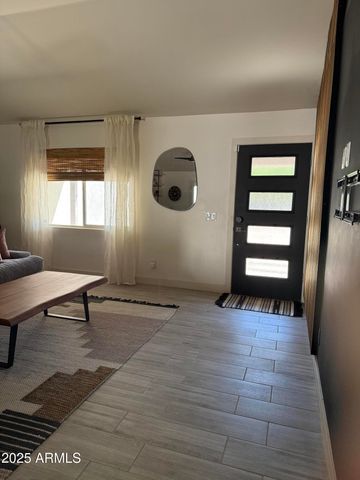 2914 N 47th Street, Phoenix, AZ 85018