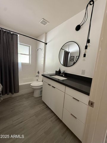 2914 N 47th Street, Phoenix, AZ 85018