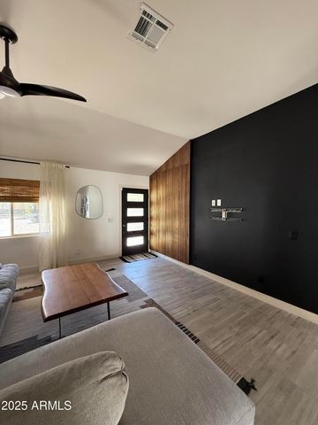 2914 N 47th Street, Phoenix, AZ 85018