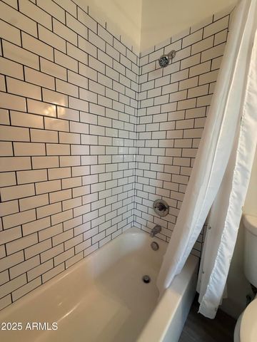 2914 N 47th Street, Phoenix, AZ 85018