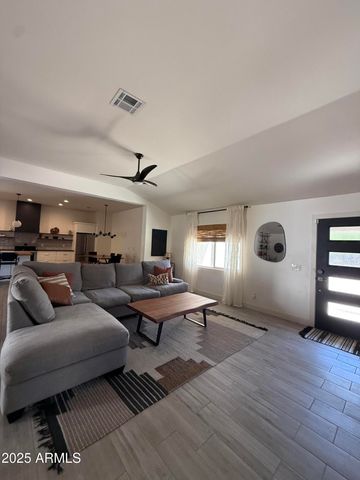 2914 N 47th Street, Phoenix, AZ 85018