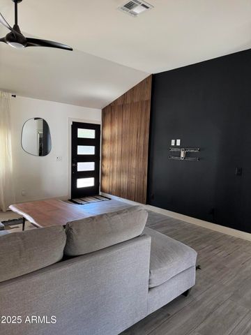 2914 N 47th Street, Phoenix, AZ 85018