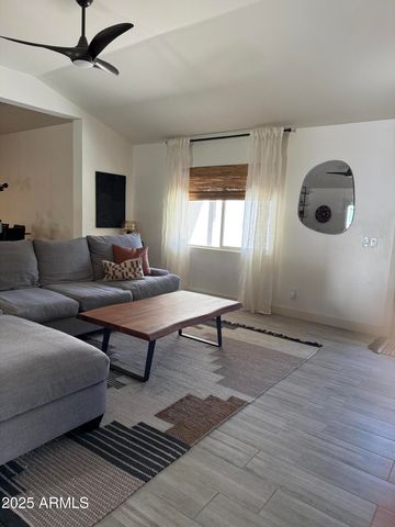 2914 N 47th Street, Phoenix, AZ 85018