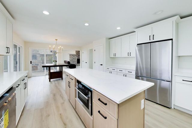 8S510 Oxford Lane, Naperville, IL 60565