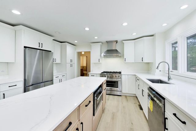 8S510 Oxford Lane, Naperville, IL 60565