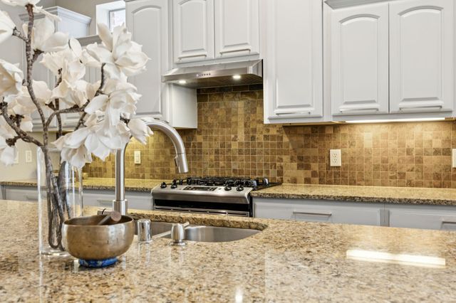 2405 Throckmorton Street, Dallas, TX 75219