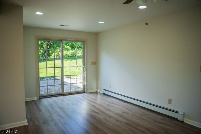 6 Hillside Ln, Holland Twp., NJ 08848