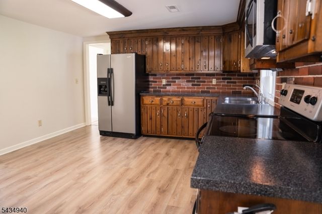 6 Hillside Ln, Holland Twp., NJ 08848