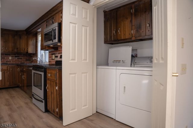 6 Hillside Ln, Holland Twp., NJ 08848