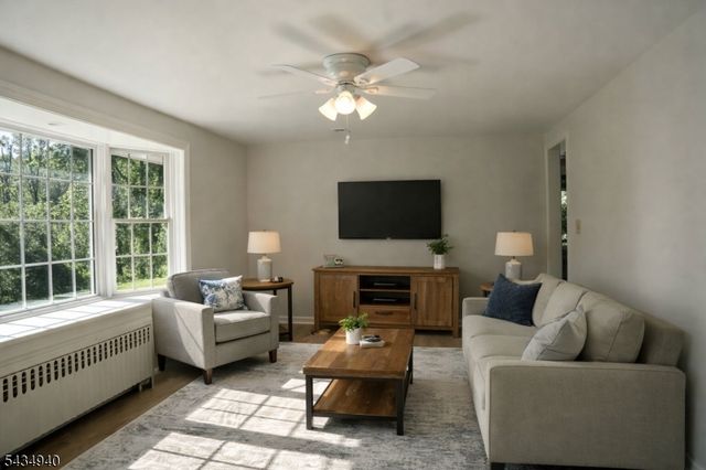 6 Hillside Ln, Holland Twp., NJ 08848