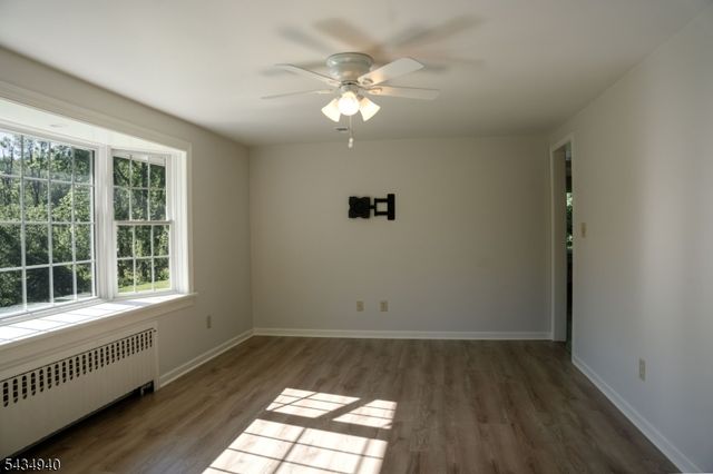 6 Hillside Ln, Holland Twp., NJ 08848