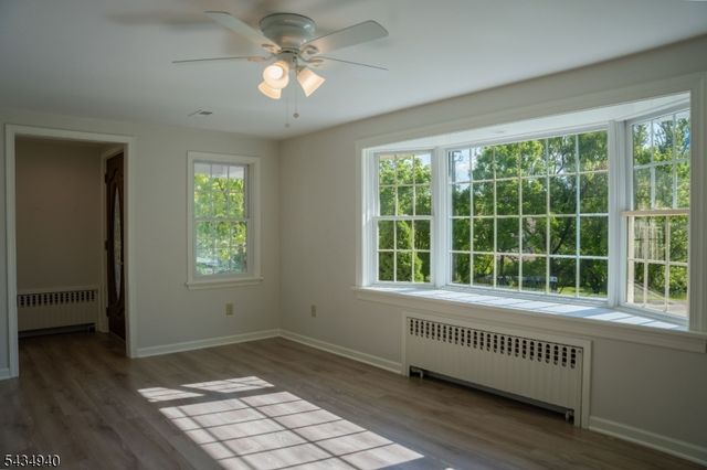 6 Hillside Ln, Holland Twp., NJ 08848