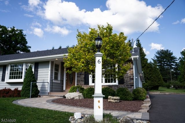 6 Hillside Ln, Holland Twp., NJ 08848
