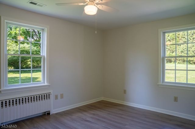6 Hillside Ln, Holland Twp., NJ 08848