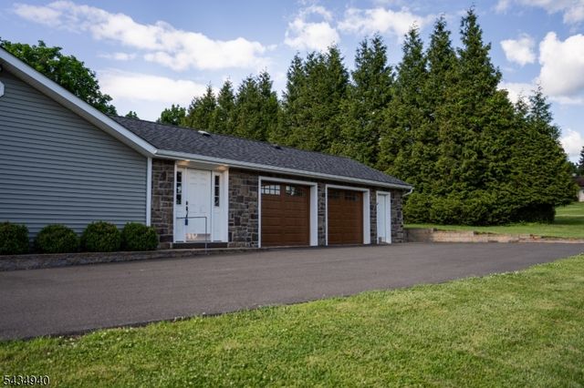 6 Hillside Ln, Holland Twp., NJ 08848