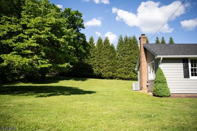 6 Hillside Ln, Holland Twp., NJ 08848