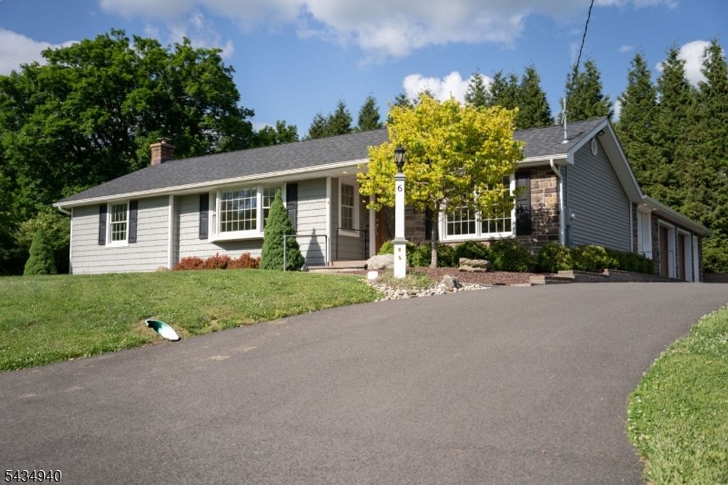 6 Hillside Ln, Holland Twp., NJ 08848