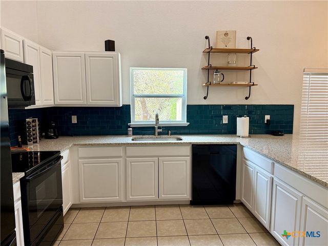 685 Ridgerock Drive, Canyon Lake, TX 78133