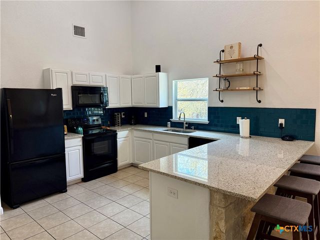 685 Ridgerock Drive, Canyon Lake, TX 78133