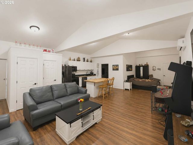 19616 S CREEK Rd, Oregon City, OR 97045