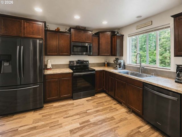 19616 S CREEK Rd, Oregon City, OR 97045