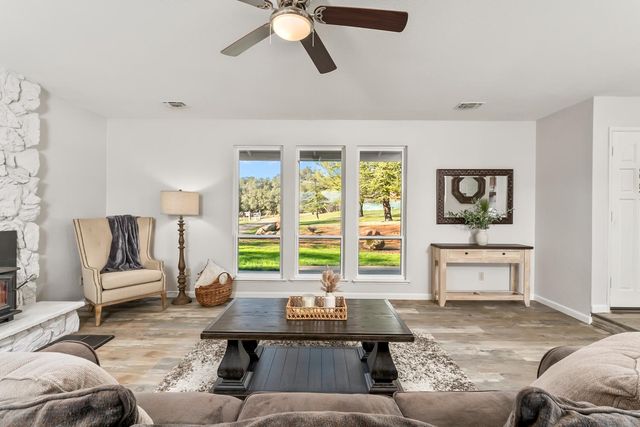 2735 Little Oak Ln, Rescue, CA 95672