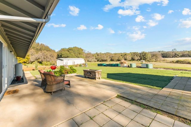 2735 Little Oak Ln, Rescue, CA 95672