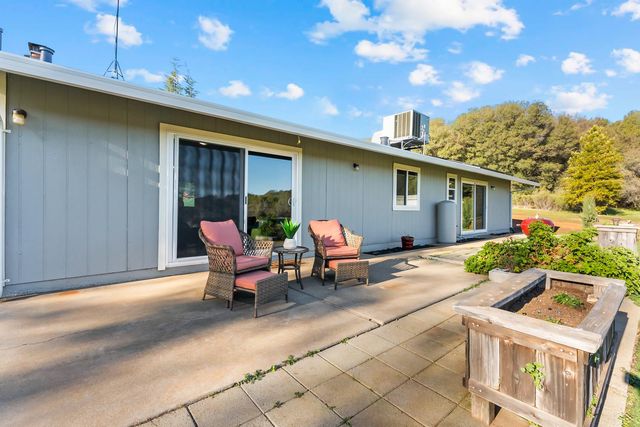 2735 Little Oak Ln, Rescue, CA 95672