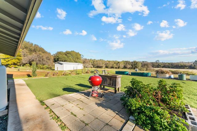 2735 Little Oak Ln, Rescue, CA 95672