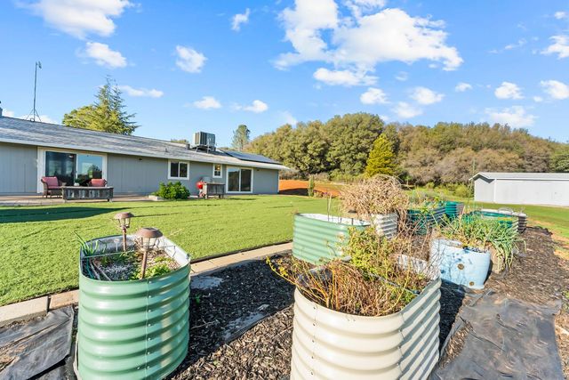 2735 Little Oak Ln, Rescue, CA 95672