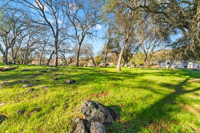 2735 Little Oak Ln, Rescue, CA 95672