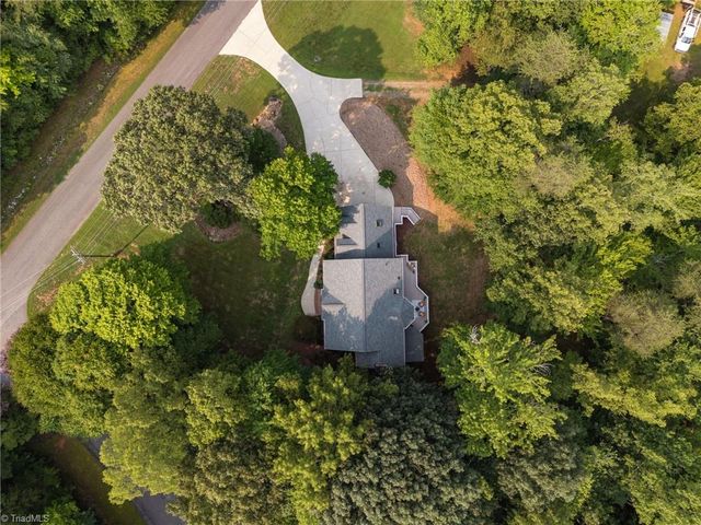 400 Crossing Creek Drive, Belews Creek, NC 27009