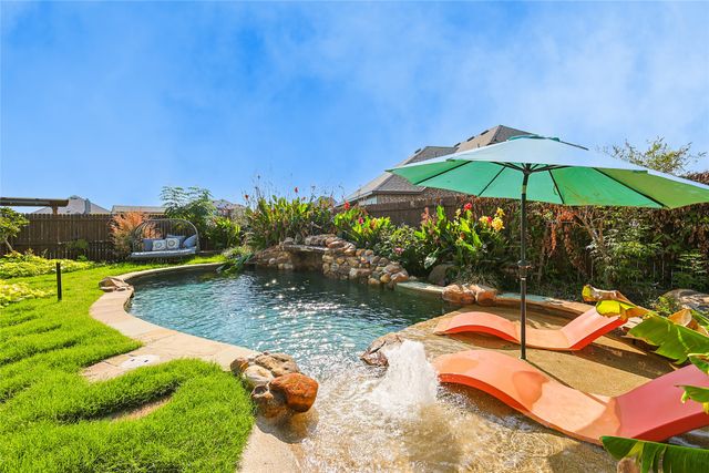 462 Wintergreen Drive, Waxahachie, TX 75165