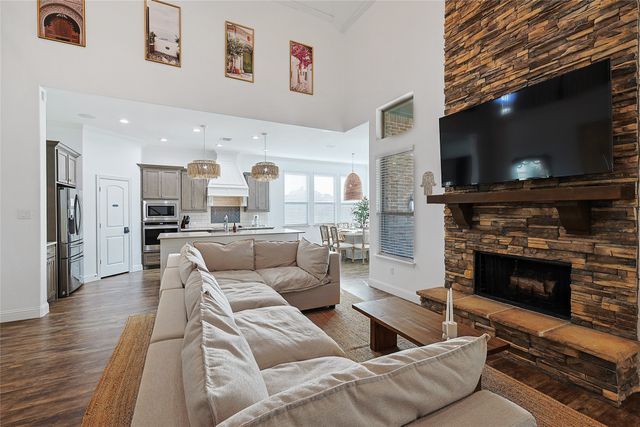 462 Wintergreen Drive, Waxahachie, TX 75165