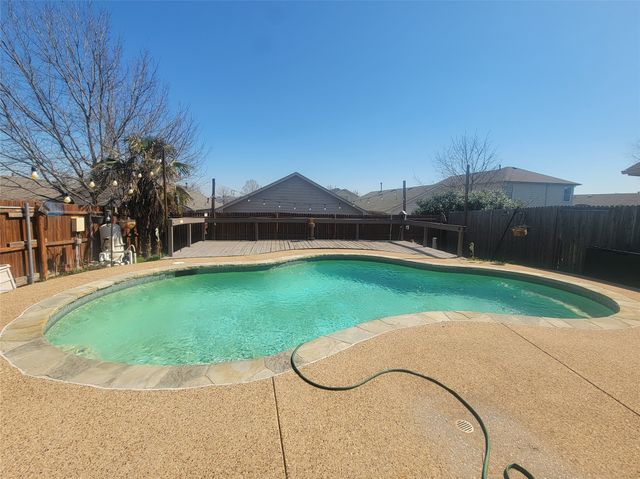 6468 Regina Drive, Fort Worth, TX 76131