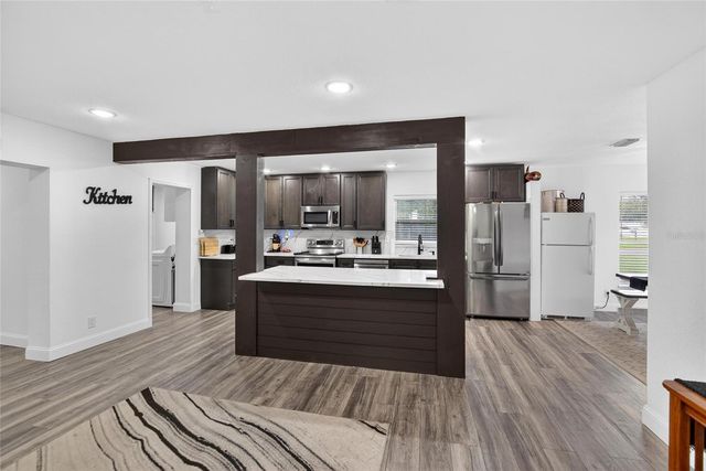 723 W PINEDALE DRIVE, Plant City, FL 33563