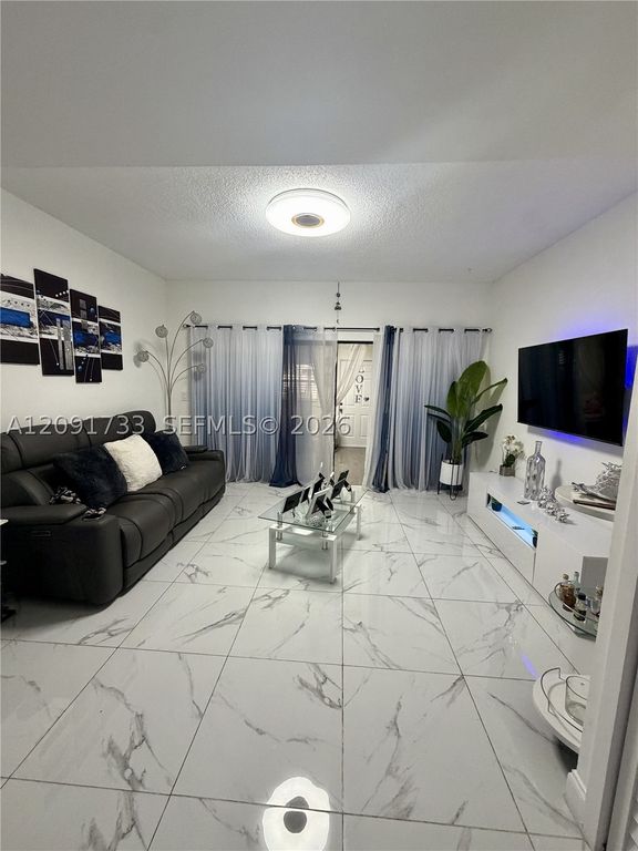 270 NW 71st Ave 4, Miami, FL 33126