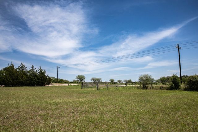 5427 Mustang Road, Brenham, TX 77833