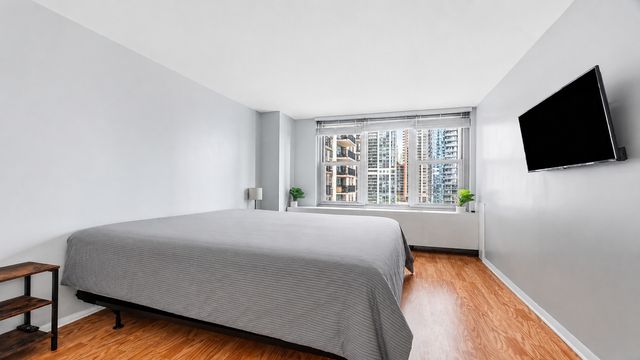 400 E Randolph Street 1104, Chicago, IL 60601