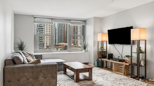 400 E Randolph Street 1104, Chicago, IL 60601