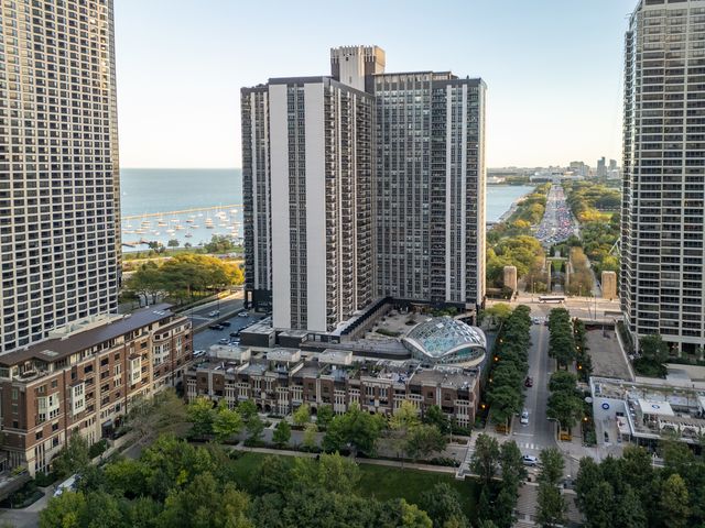 400 E Randolph Street 1104, Chicago, IL 60601