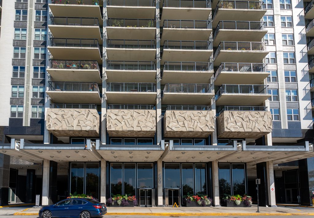 400 E Randolph Street 1104, Chicago, IL 60601