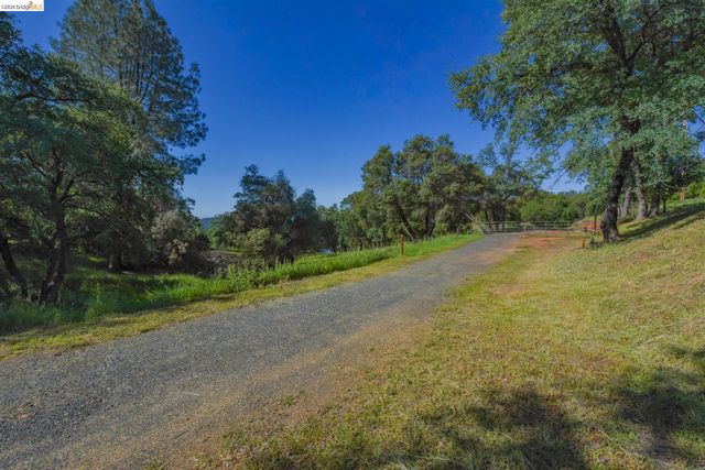 16800 Amy Drive, Sonora, CA 95370