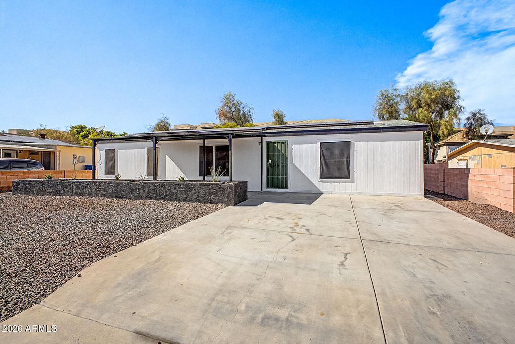 2526 E BEHREND Drive, Phoenix, AZ 85050 — photo 2