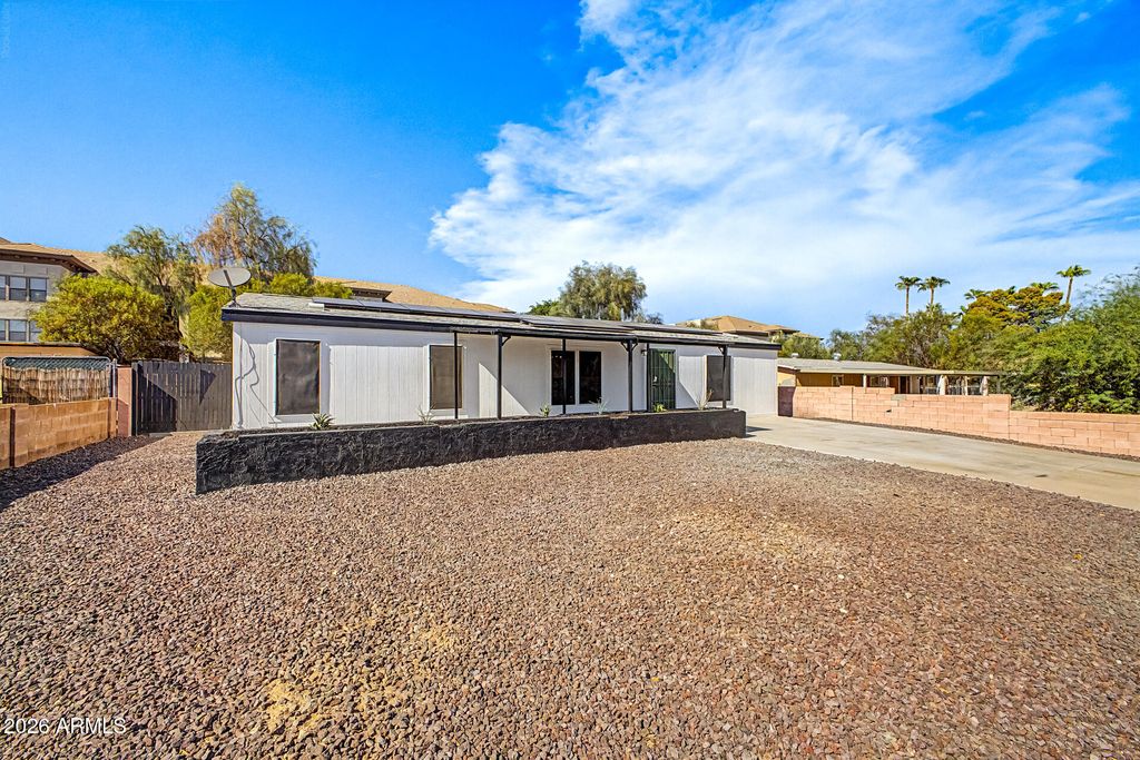 2526 E BEHREND Drive, Phoenix, AZ 85050 — photo 3